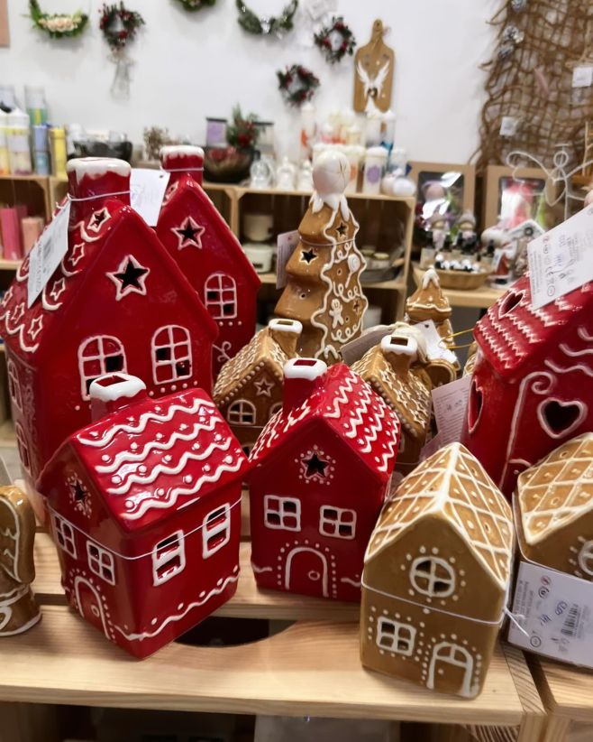 Posledních pár dnů do Štědrého dne❤️⏳ Už máte všechny dárky i výzdobu hotovou? Přijďte si k nám vybrat i na poslední...